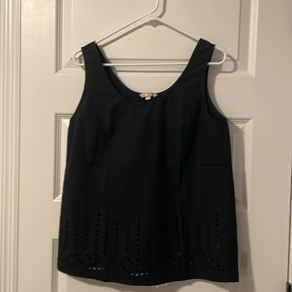 Gap size M black scoop neck sleeveless